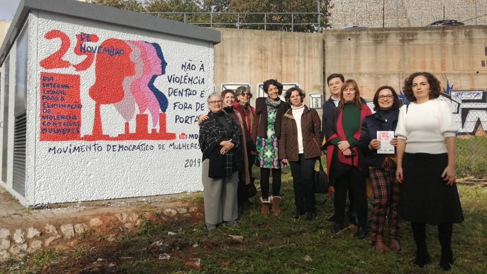 Pintura de mural assinala Dia para a Eliminação da Violência Contra as Mulheres