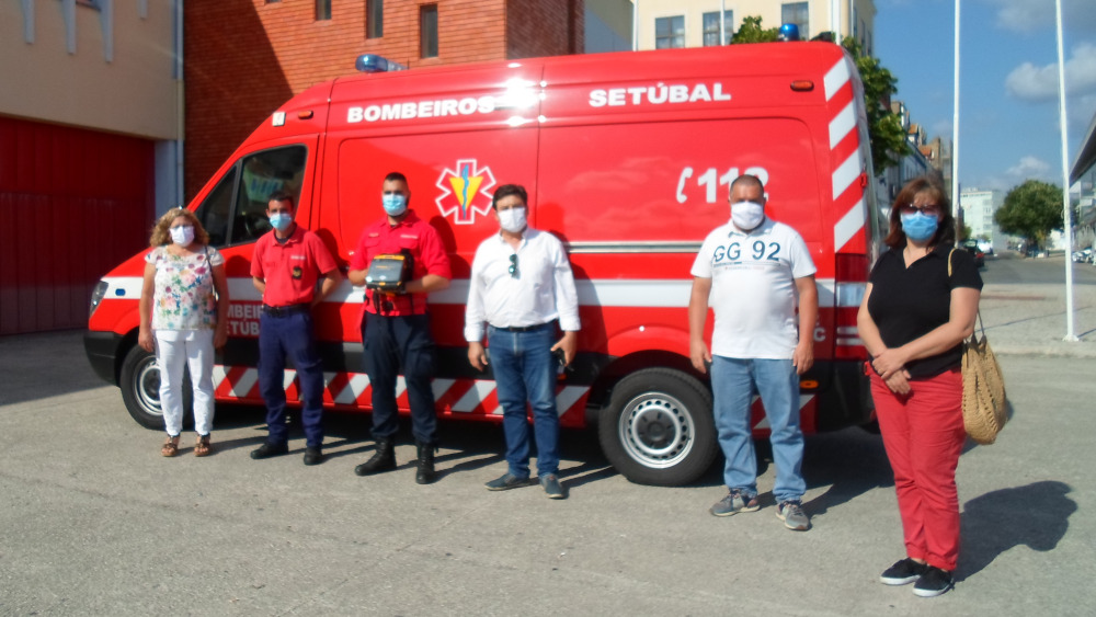 União das Freguesias oferece desfibrilhador aos Bombeiros Voluntários de Setúbal
