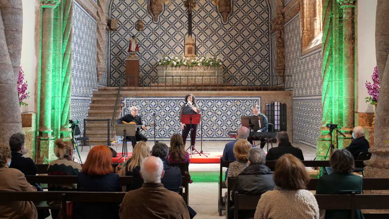 Trio dá música a poesia setubalense