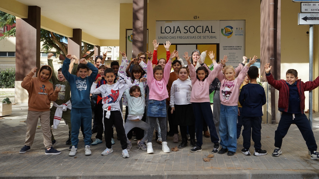 Alunos do 3º ano da EB de Santa Maria fazem doação a Loja Social