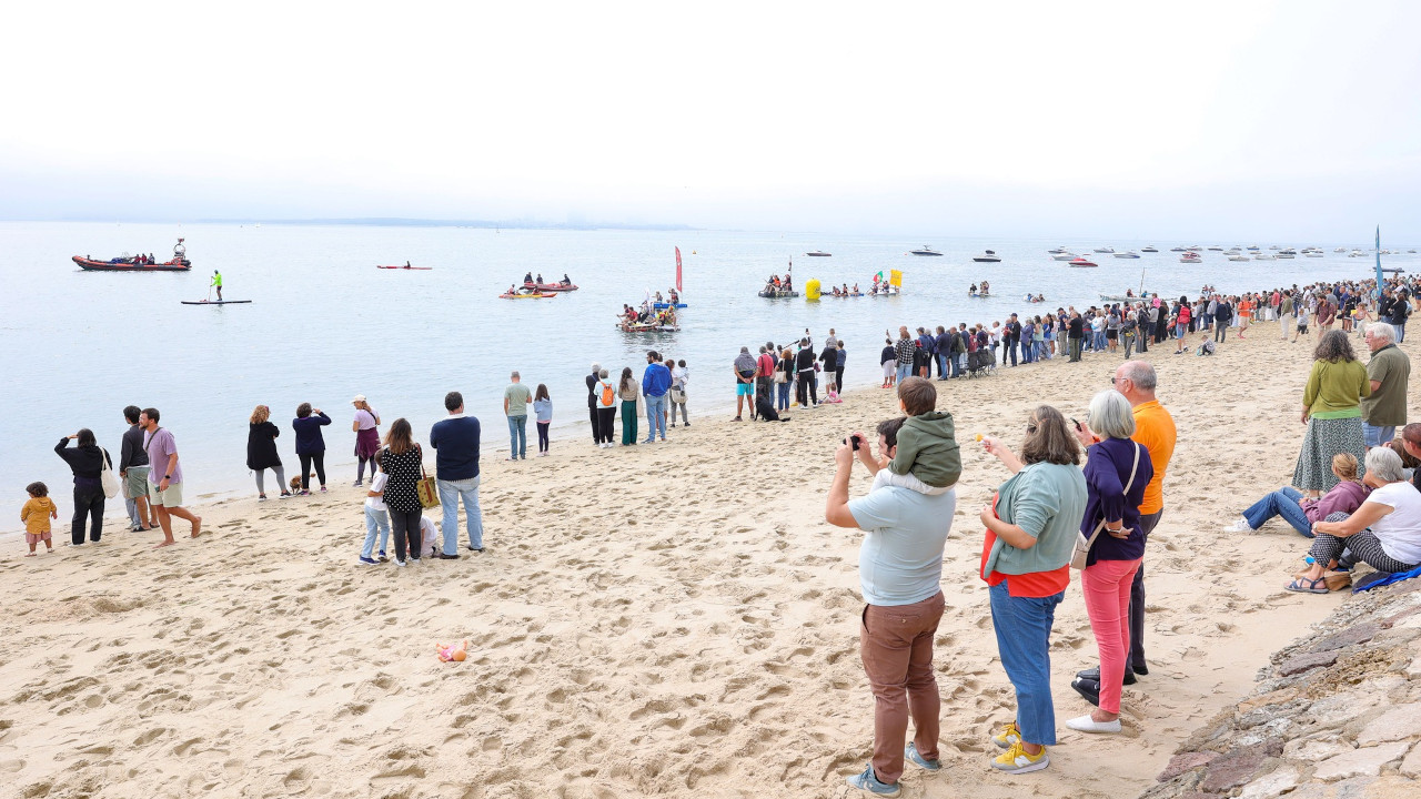 Regata insólita junta meia centena de participantes