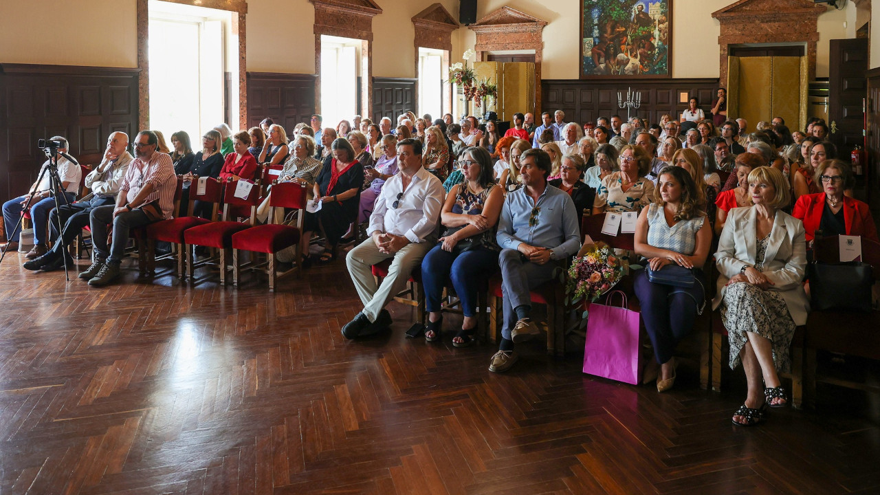 25 de Abril: Livro reúne testemunhos de 50 mulheres