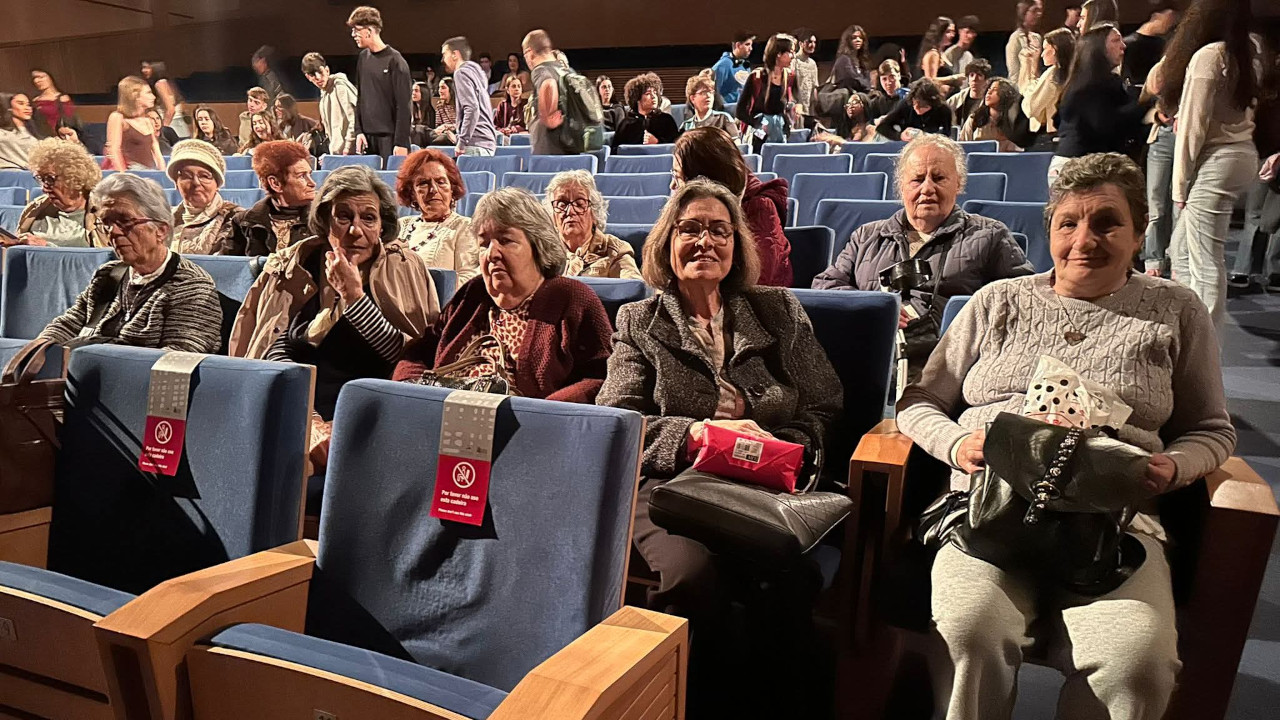 Utentes do Centro Comunitário no Fórum Luísa Todi