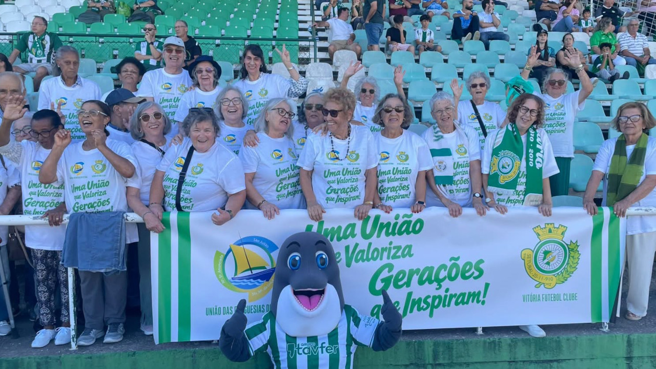 Seniores acompanham jogadores do Vitória Futebol Clube